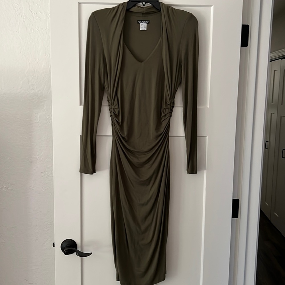 MIDI dress with details at waist and hips